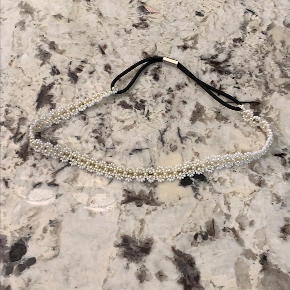 Stretchy pearl hairband